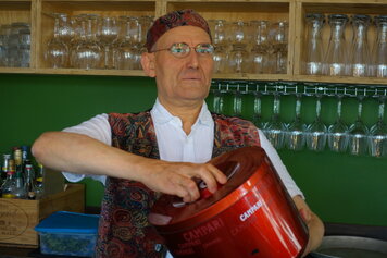 Barista Christof Brassel 3.JPG